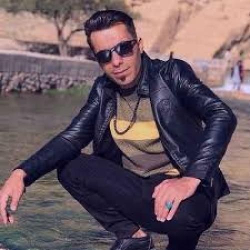 علی خشت زر همه دنیا یه طرف خنده یارم یه طرف