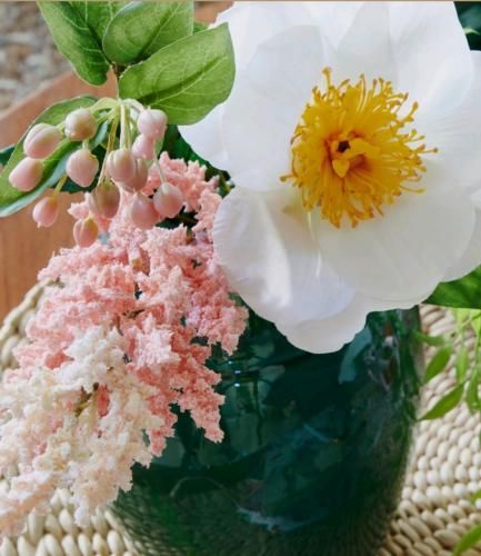  منتظرت بودم منتظرت هستم آقای مهربون دستاتو بزار توی دستم