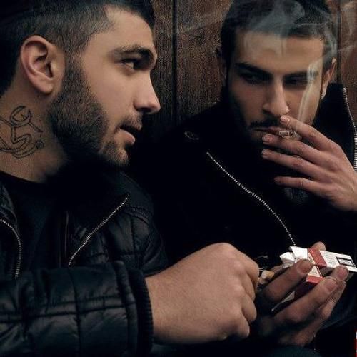 کف قفسا تنگ نفسا همه لحظات میگذره